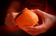 Описание апельсиновой цедры с фото, ее калорийность; как сделать в домашних условиях; использование продукта в кулинарии; вред и полезные свойства Корочка апельсина полезные свойства